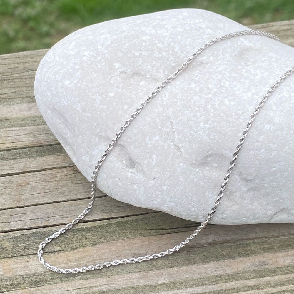 SOLD 💲Solid 18k white gold rope chain 2mm Diamond cut finish 16 inch - Picture 1 of 12